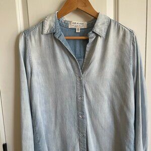 Cloth & Stone Chambray Button Down Top